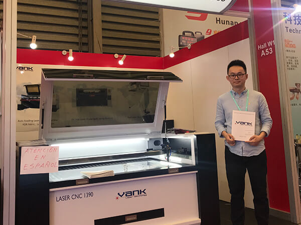 FIRMA CHINA 2018 EN SHANGHAI