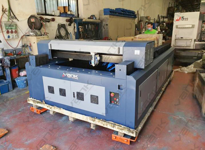 Vank exportó una máquina cortadora y grabadora láser CO2 1325 de gran tamaño a Filipinas.