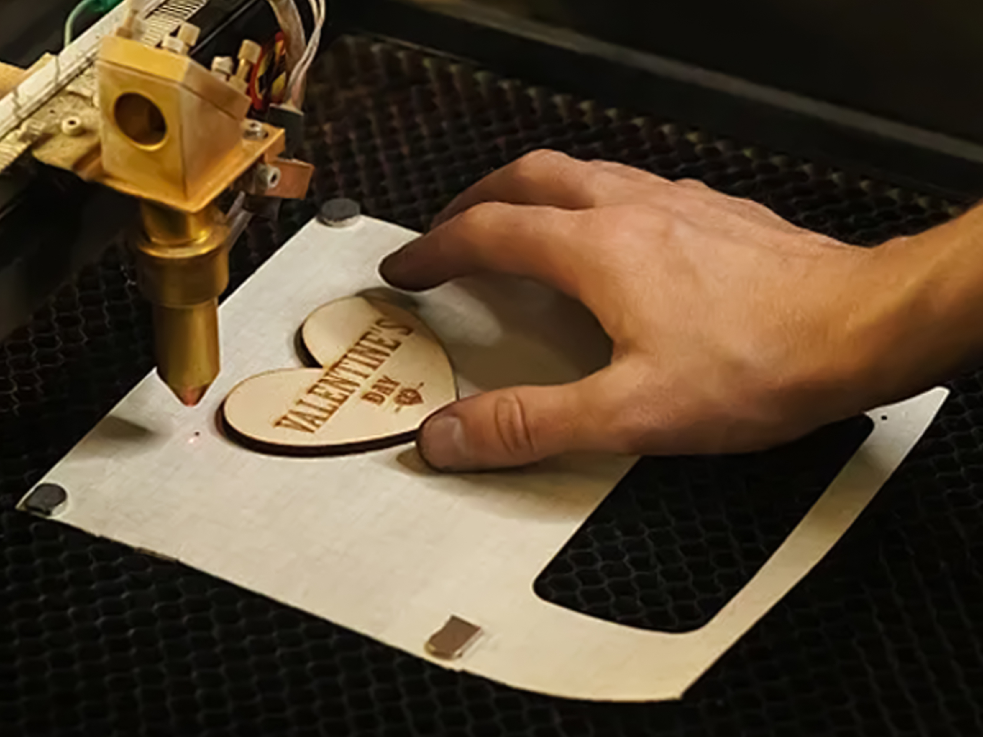 ¿Cuáles Son Las Ventajas De La Máquina Cortadora De Grabado Láser De CO2?