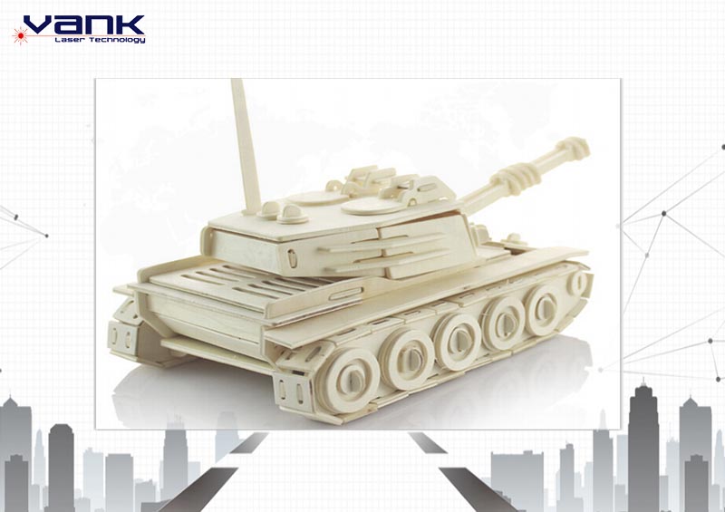 Juzgar la calidad de la máquina de corte por láser CNC.